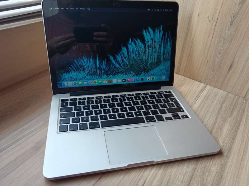Macbook Pro (Retina 2015 13inch) + Free Laptop Bag