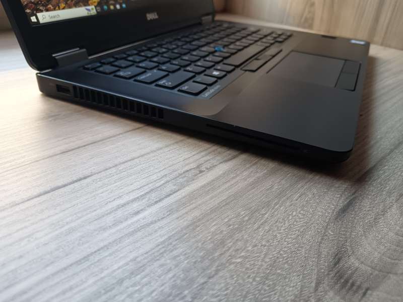 Dell Latitude E5470 Intel Core i3 + Free Laptop Bag