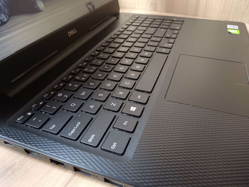 Dell Inspiron 3593 Intel Core i7 + Free Laptop Bag