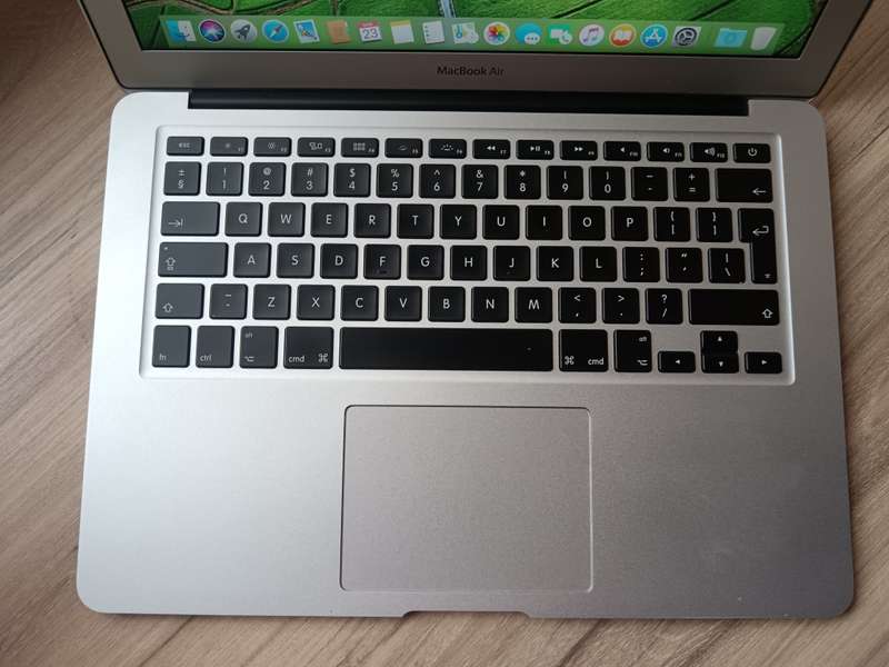 MacBook Air (13-inch, Mid 2012) + Free Laptop Bag