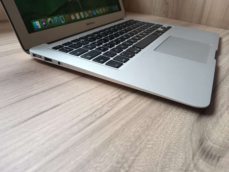 MacBook Air (13-inch, Mid 2012) + Free Laptop Bag