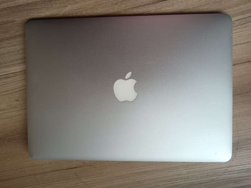 MacBook Air (13-inch, Mid 2012) + Free Laptop Bag