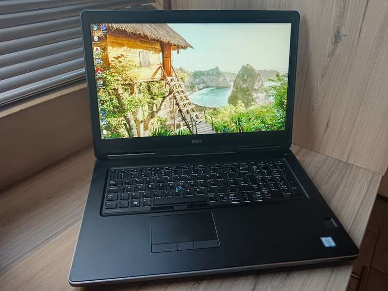 DELL PRECISION 7710 - I7 6920HQ - 64GB DDR4 - 512GB M.2 SSD - 8GB NVIDIA QUADRO
