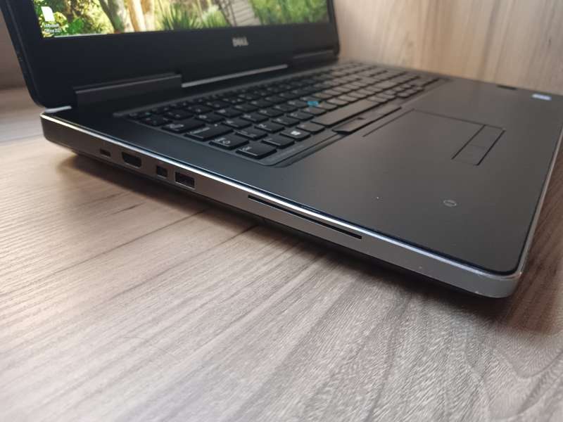 DELL PRECISION 7710 - I7 6920HQ - 64GB DDR4 - 512GB M.2 SSD - 8GB NVIDIA QUADRO