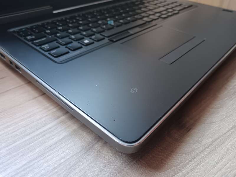 DELL PRECISION 7710 - I7 6920HQ - 64GB DDR4 - 512GB M.2 SSD - 8GB NVIDIA QUADRO
