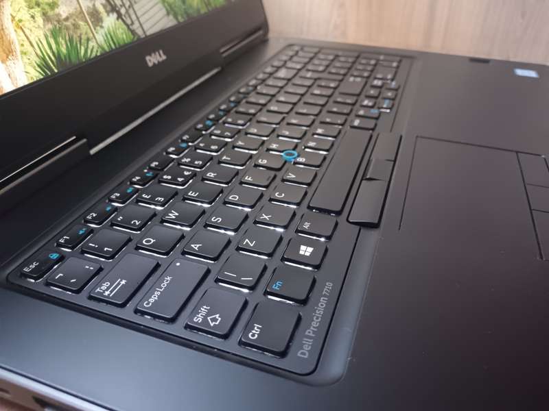 DELL PRECISION 7710 - I7 6920HQ - 64GB DDR4 - 512GB M.2 SSD - 8GB NVIDIA QUADRO