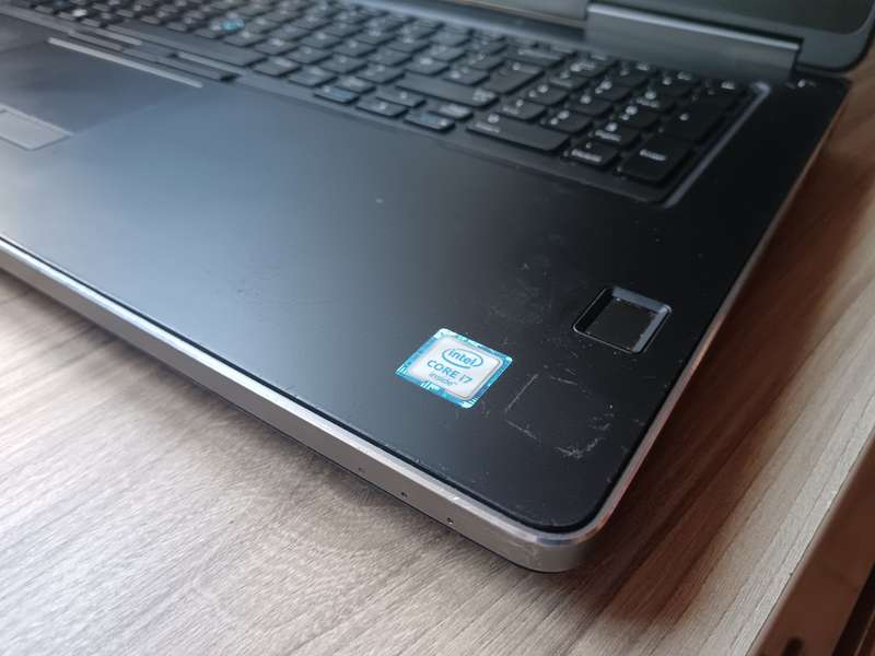 DELL PRECISION 7710 - I7 6920HQ - 64GB DDR4 - 512GB M.2 SSD - 8GB NVIDIA QUADRO