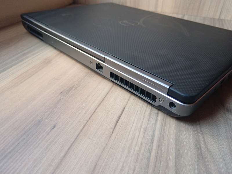 DELL PRECISION 7710 - I7 6920HQ - 64GB DDR4 - 512GB M.2 SSD - 8GB NVIDIA QUADRO