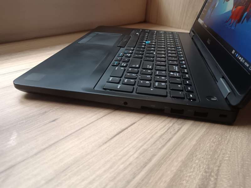 Dell Latitude E5570 Intel Core i7 + Free Laptop Bag