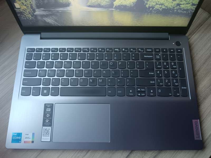 Lenovo IdeaPad 3 Intel Core i5 11th Gen + Free Laptop Bag