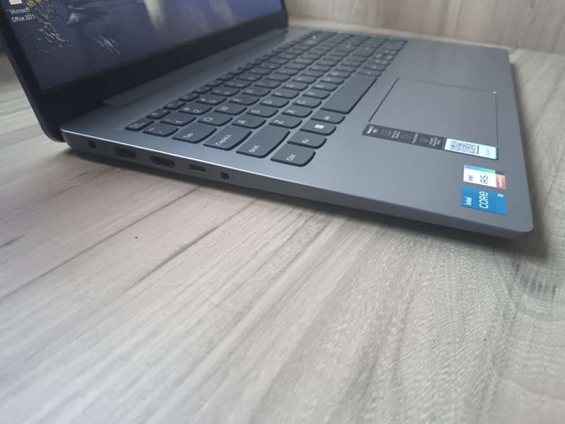 Lenovo IdeaPad 3 Intel Core i5 11th Gen + Free Laptop Bag