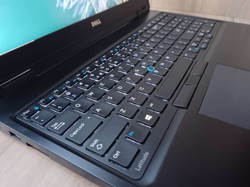 Dell Latitude 5580 Intel Core i7 + Free Laptop Bag
