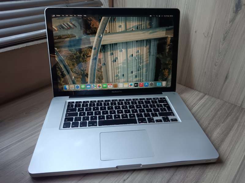 Macbook Pro 15inch Intel Core I7 + Free Laptop Bag