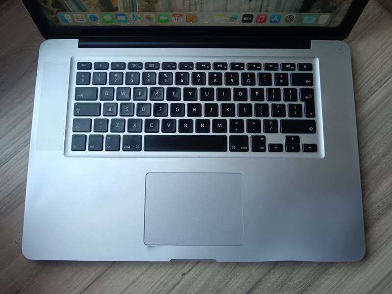 Macbook Pro 15inch Intel Core I7 + Free Laptop Bag