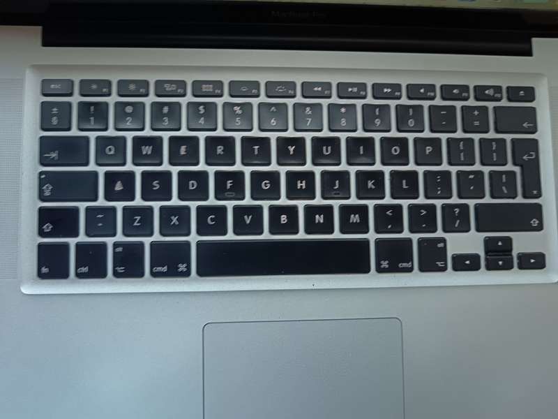 Macbook Pro 15inch Intel Core I7 + Free Laptop Bag