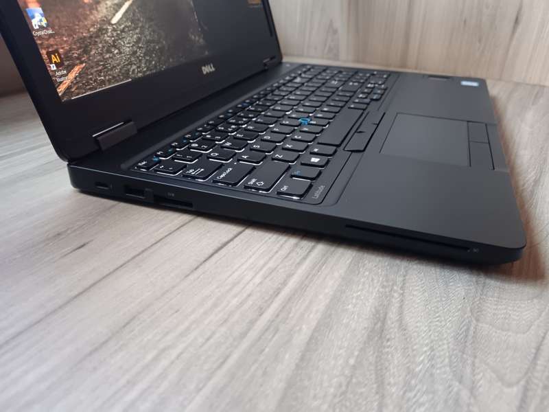 Dell Latitude 5580 Intel Core i7 + Free Laptop Bag