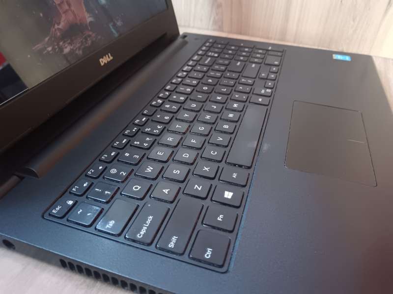 Dell Inspiron 3543 Intel Core I5 + Free Laptop Bag