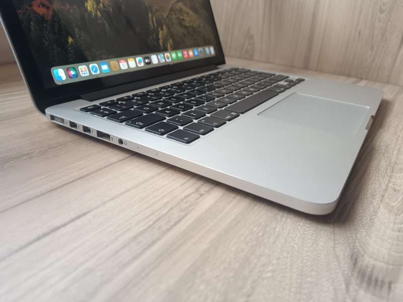 2013 MacBook Pro 13inch Retina Intel Core I7 + Free Laptop Bag