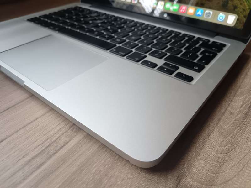 2013 MacBook Pro 13inch Retina Intel Core I7 + Free Laptop Bag