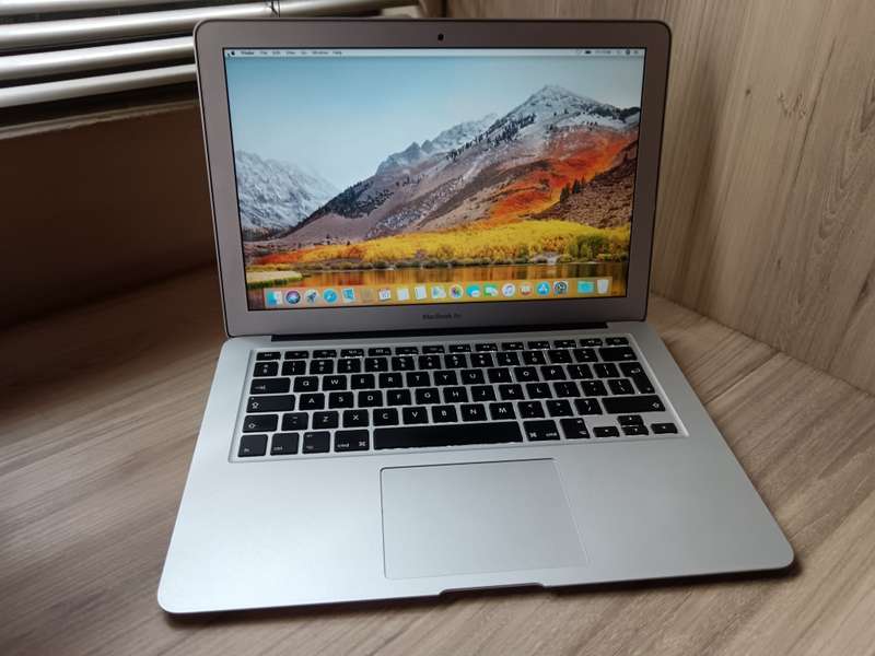 MacBook Air (13-inch, Mid 2013) + Free Laptop Bag