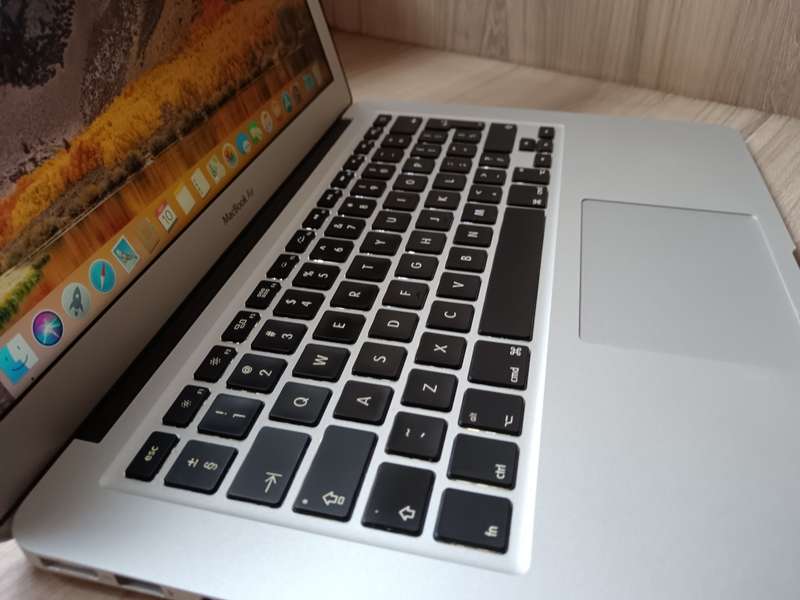 MacBook Air (13-inch, Mid 2013) + Free Laptop Bag