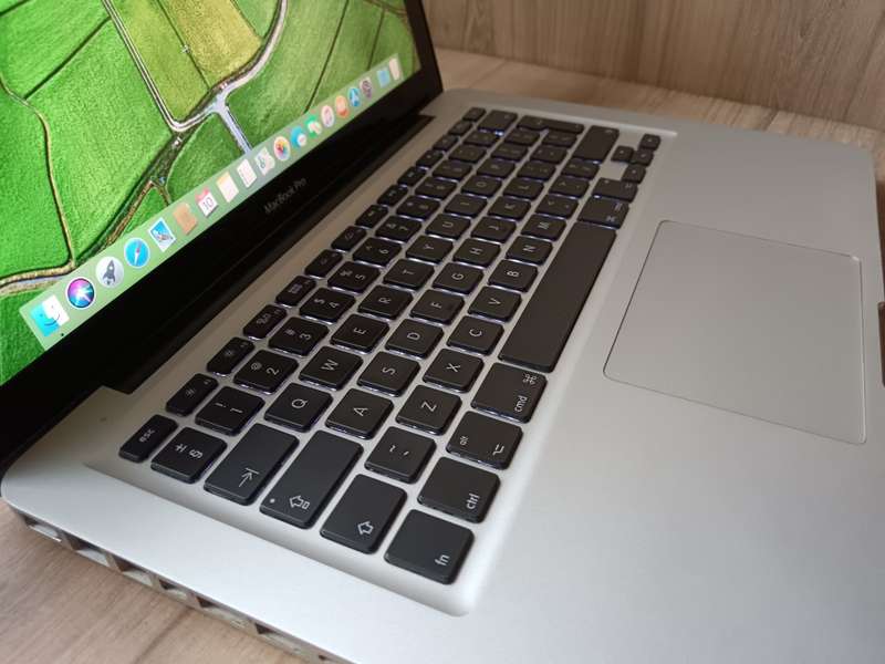 2011 MacBook Pro Intel Core I5 + Free Laptop Bag