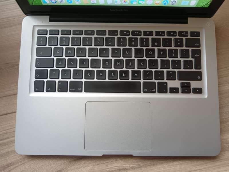2011 MacBook Pro Intel Core I5 + Free Laptop Bag