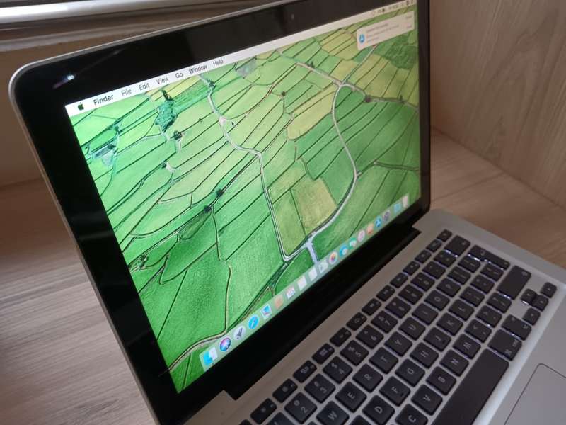 2011 MacBook Pro Intel Core I5 + Free Laptop Bag