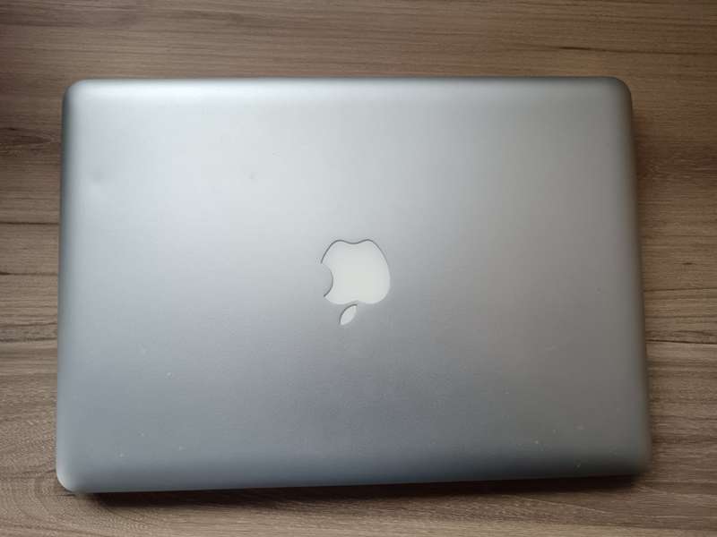 2011 MacBook Pro Intel Core I5 + Free Laptop Bag