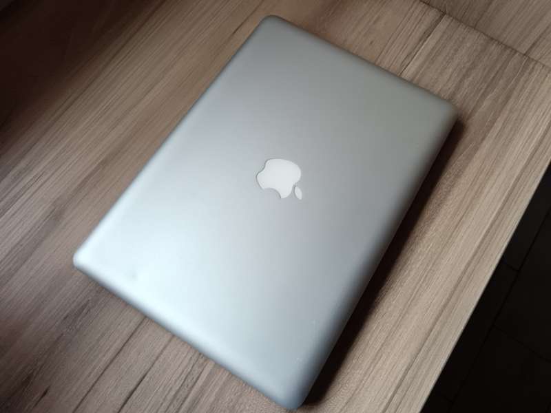 2011 MacBook Pro Intel Core I5 + Free Laptop Bag