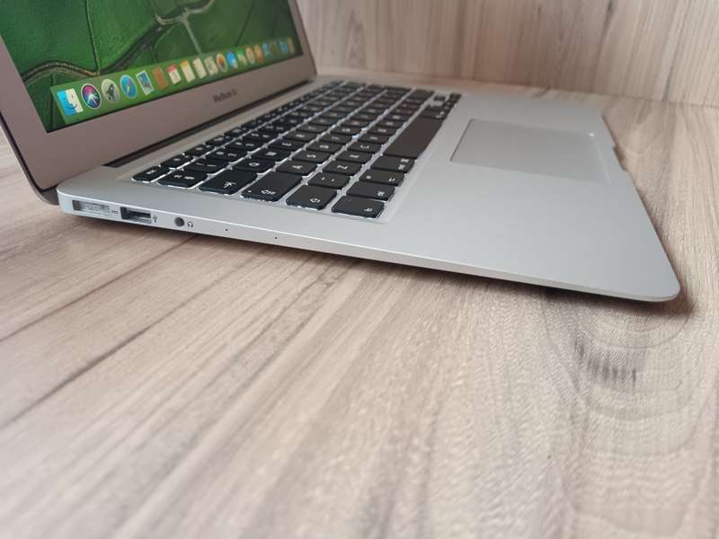 Macbook Air 2014 + Free Laptop Bag
