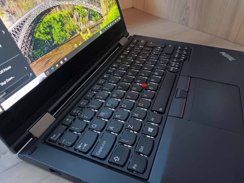 Lenovo ThinkPad Yoga 370 (Touchscreen)  Intel Core i5 7th Gen