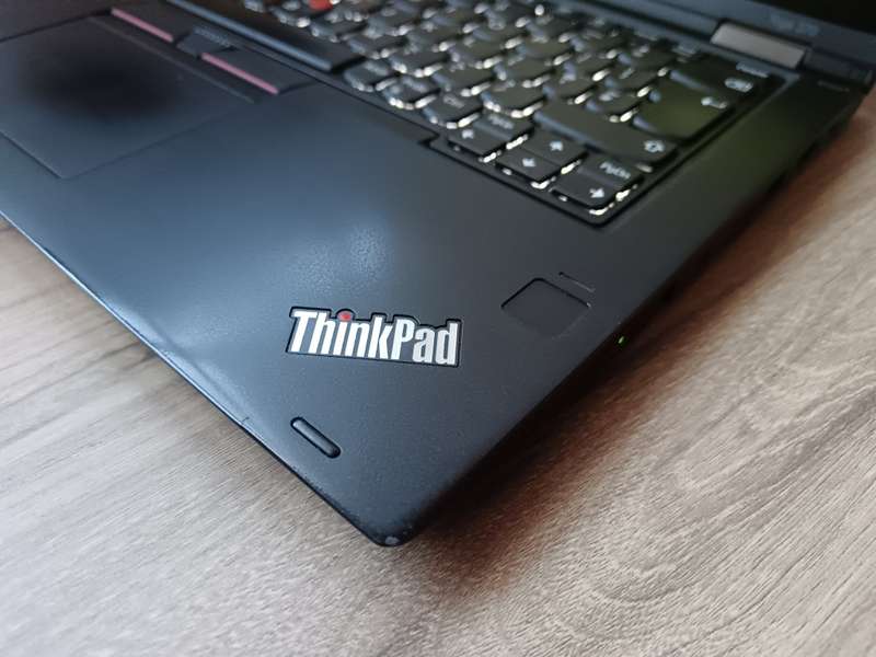 Lenovo ThinkPad Yoga 370 (Touchscreen)  Intel Core i5 7th Gen