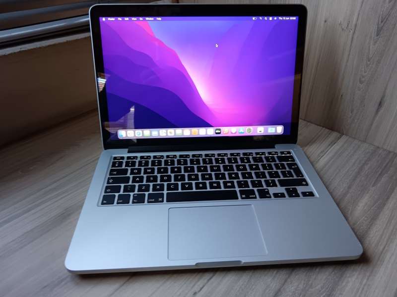 Macbook Pro (Retina 2015, 13inch) 1TB SSD + Free Laptop Bag