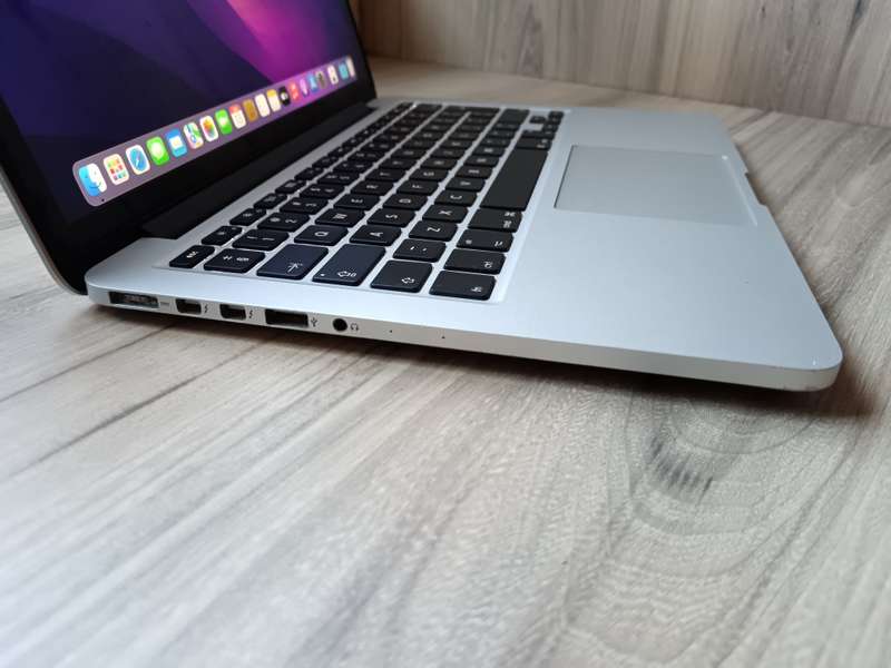 Macbook Pro (Retina 2015, 13inch) 1TB SSD + Free Laptop Bag