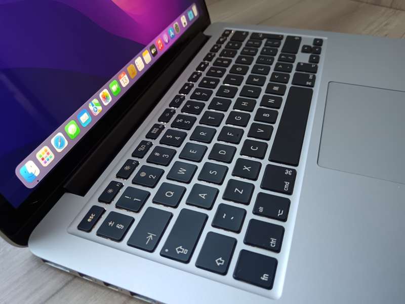 Macbook Pro (Retina 2015, 13inch) 1TB SSD + Free Laptop Bag