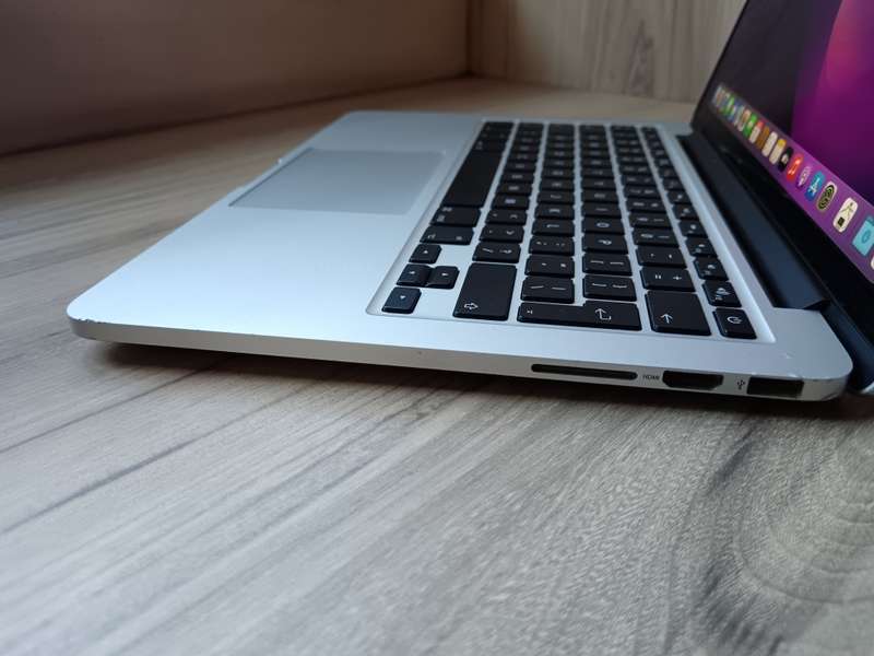 Macbook Pro (Retina 2015, 13inch) 1TB SSD + Free Laptop Bag