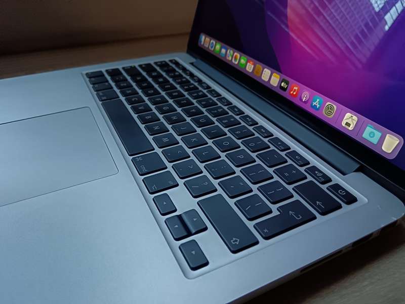 Macbook Pro (Retina 2015, 13inch) 1TB SSD + Free Laptop Bag