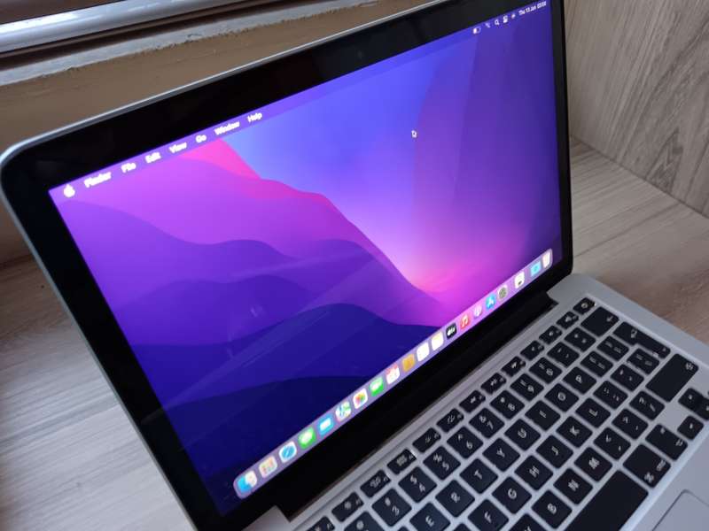 Macbook Pro (Retina 2015, 13inch) 1TB SSD + Free Laptop Bag