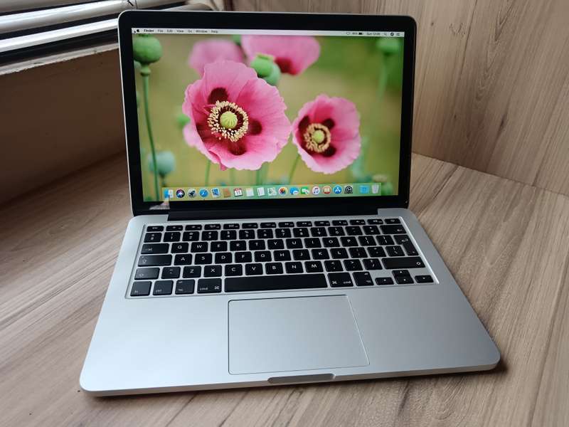 Macbook Pro (Retina 2015 13inch) + Free Laptop Bag