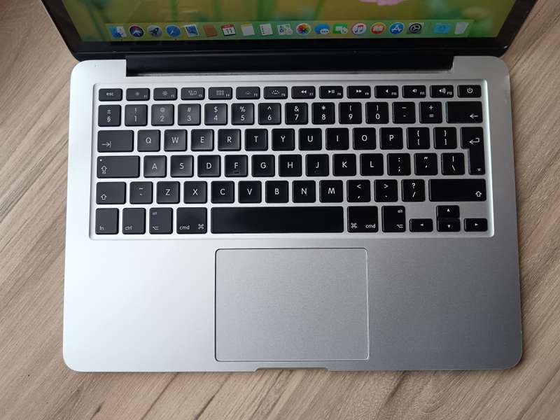 Macbook Pro (Retina 2015 13inch) + Free Laptop Bag