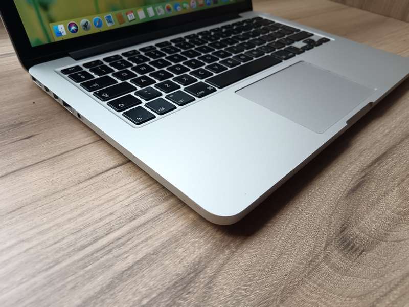 Macbook Pro (Retina 2015 13inch) + Free Laptop Bag