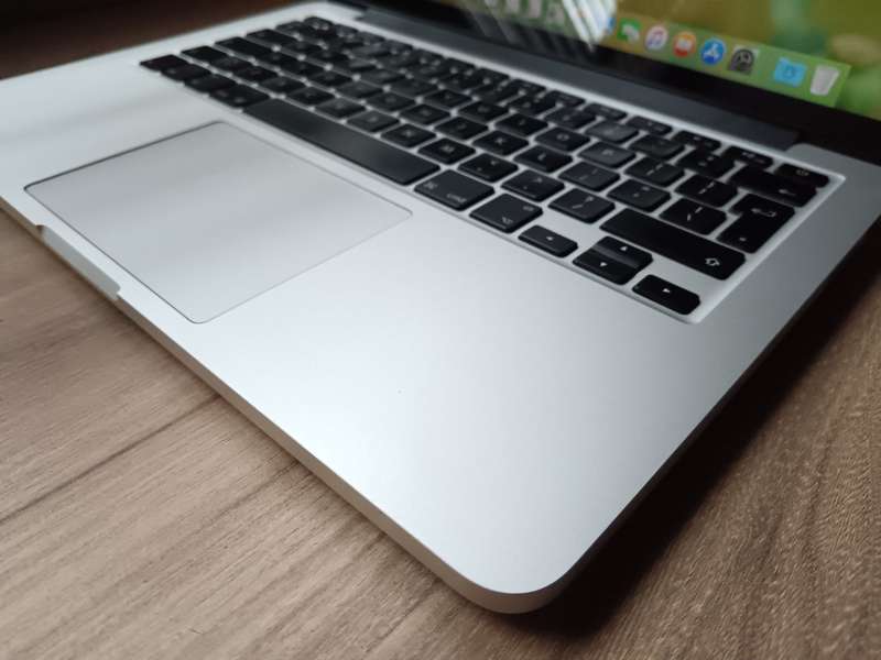Macbook Pro (Retina 2015 13inch) + Free Laptop Bag