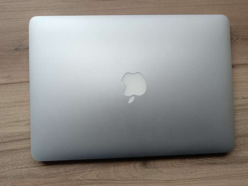 Macbook Pro (Retina 2015 13inch) + Free Laptop Bag