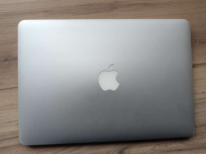 Macbook Pro (Retina 2015 13inch) + Free Laptop Bag