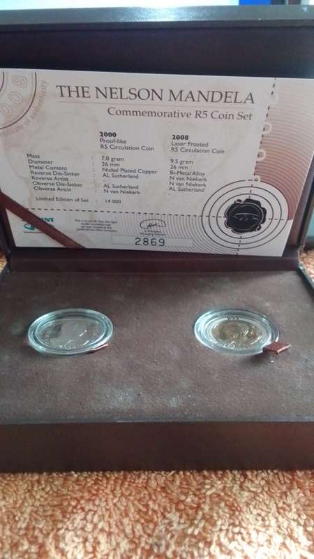 NELSON MANDELA COMMEMORATIVE R5 COIN SET IN A BOX