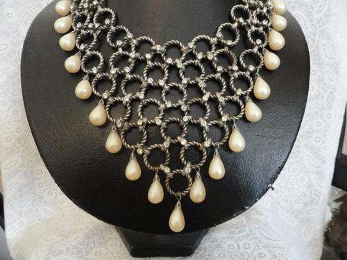 PEARL & DIAMANTE NECK PIECE