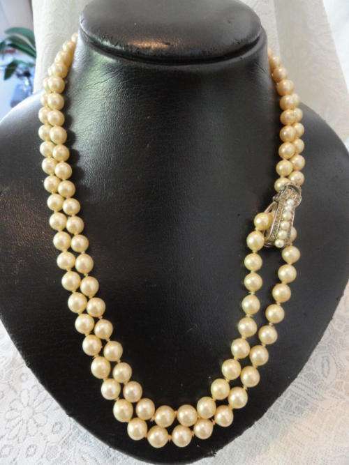 UNUSUAL 1950's FAUX PEARLS