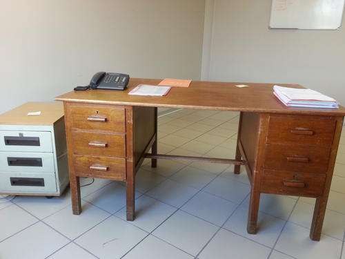 Desk with 6 drawers