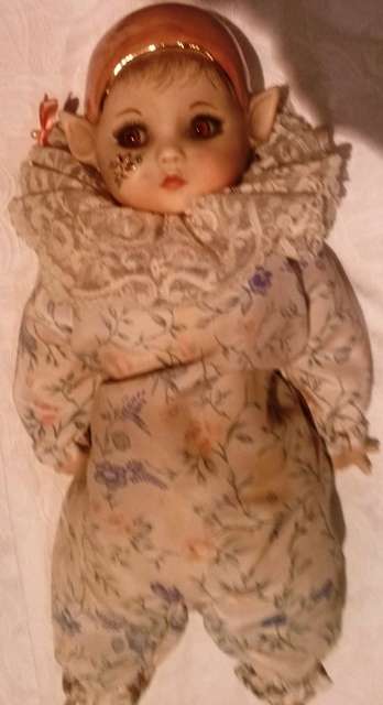 vintage "Kay Mckee - Bell Ceramics stunning doll